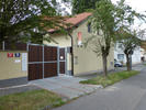 Jazyková škola PRAGUE INSTITUTE: budova a vchod - pohled od ul. Klapkova